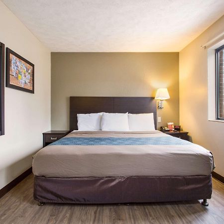 Red Lion Inn & Suites Olathe Kansas City Екстер'єр фото