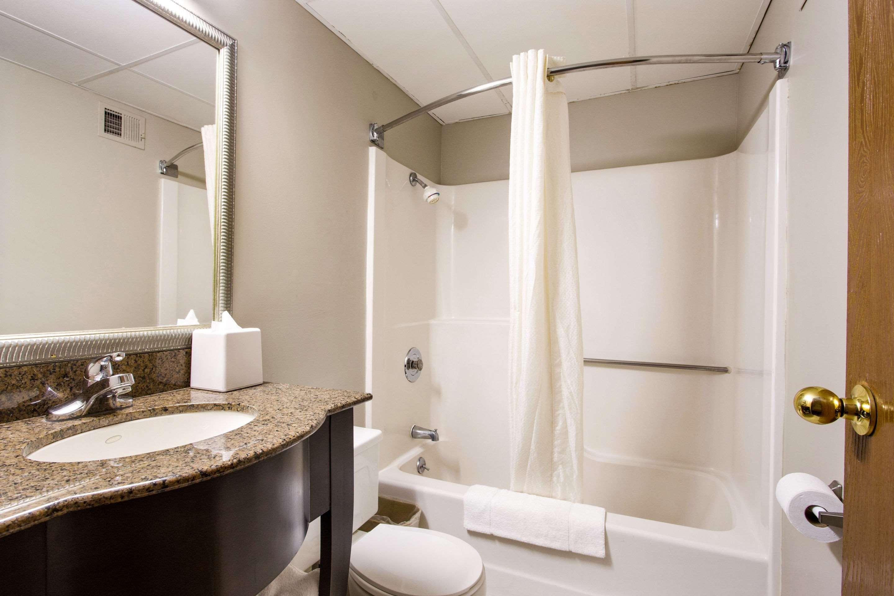 Red Lion Inn & Suites Olathe Kansas City Екстер'єр фото